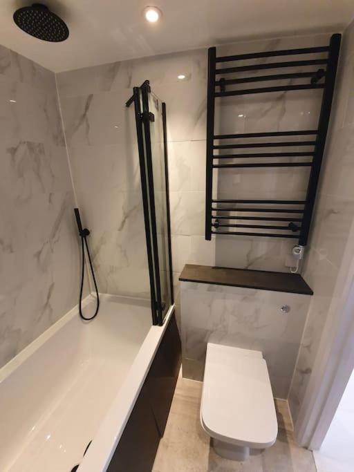Sycamore Lodge Kent With Ev Zappi Type 2, Swimming Pool For A Fee Sellindge Екстериор снимка