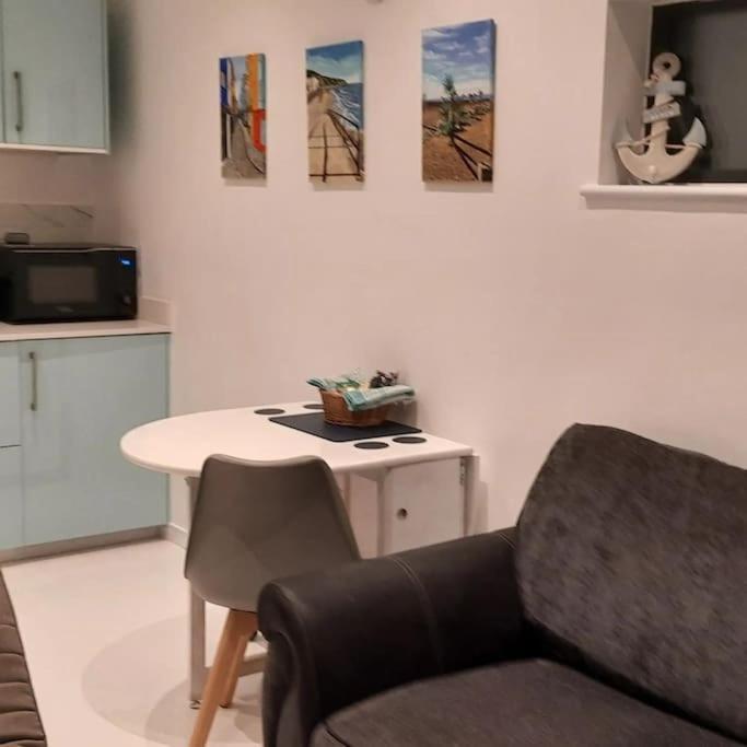 Sycamore Lodge Kent With Ev Zappi Type 2, Swimming Pool For A Fee Sellindge Екстериор снимка