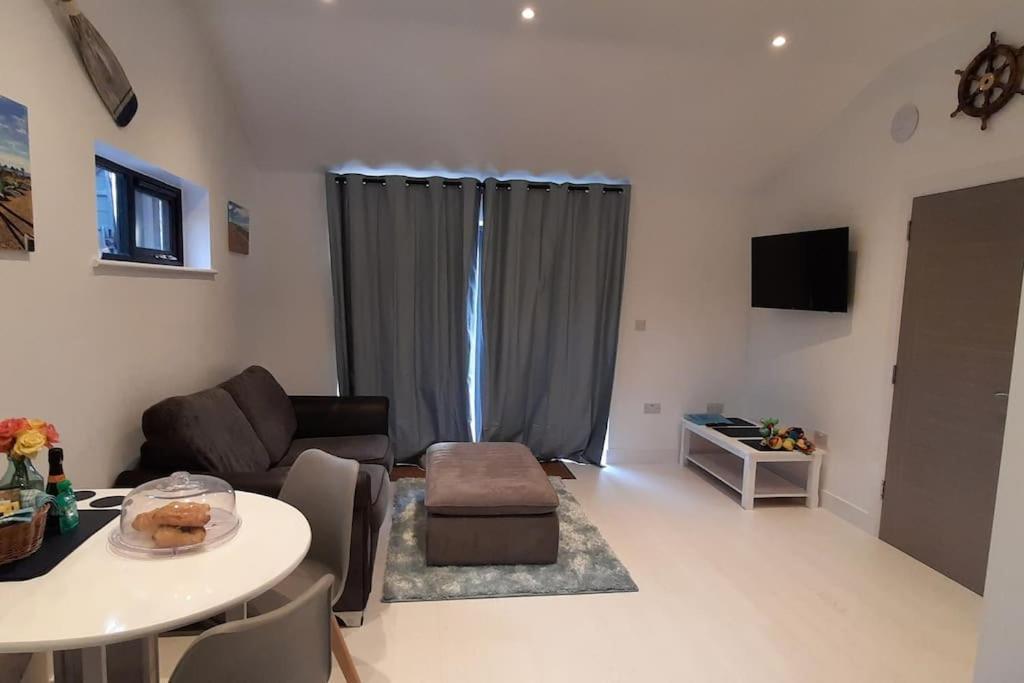 Sycamore Lodge Kent With Ev Zappi Type 2, Swimming Pool For A Fee Sellindge Екстериор снимка