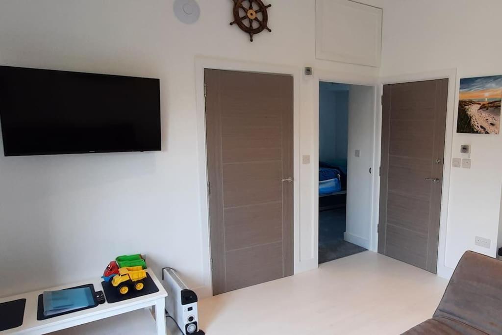 Sycamore Lodge Kent With Ev Zappi Type 2, Swimming Pool For A Fee Sellindge Екстериор снимка